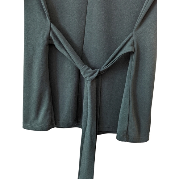 Green Envelope Los Angeles Women's Green 1/2 Bell Sleeve Tie Back Top Si… - Picture 7 of 8